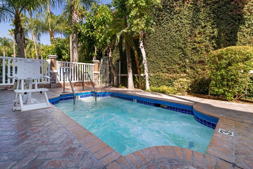 Best Western Plus Carriage Inn